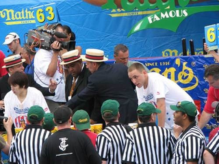 Illustration for article titled Deadspin Classic: Our Visit To The Hot Dog Eating Championships